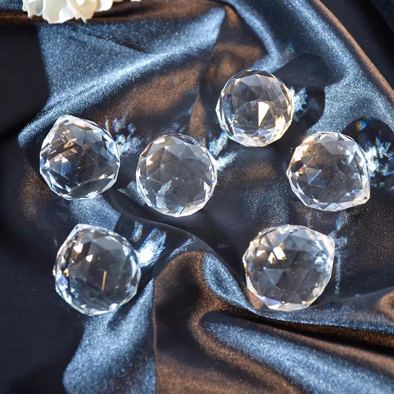 Crystal Ball Decor - كرة كريستالية لالتقاط أشعة الشمس وصنع