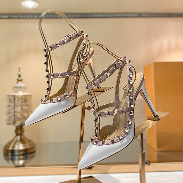 صنادل نسائية بكعب عالٍ بتصميم  - مراجعة Luxury Lifestyle Products وسعره