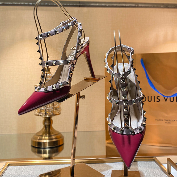 صنادل نسائية بكعب عالٍ بتصميم  - مراجعة Luxury Lifestyle Products وسعره